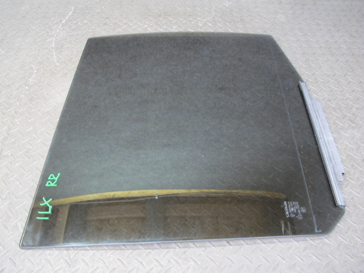 2000-2002 Lexus J100 LX470 Rear Right Passenger Side Door Glass Window