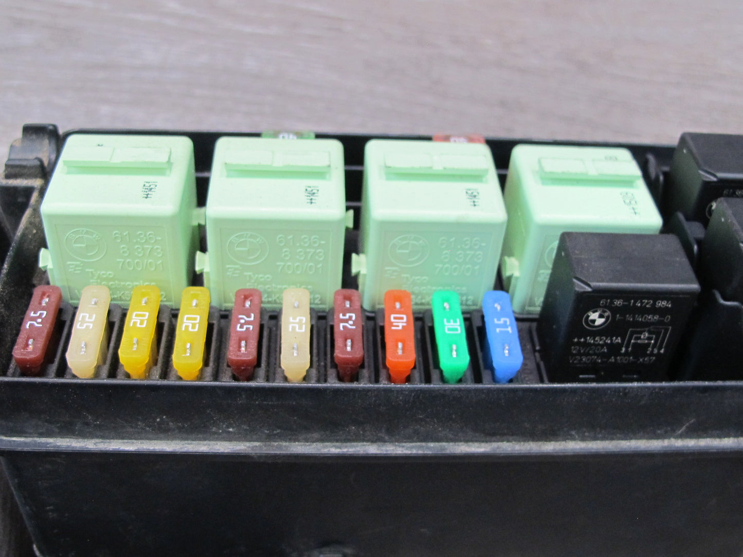11-15 Mini Cooper R55 R56 R60 R61 R57 Engine Fuse Relay Box Module 9240943 OEM