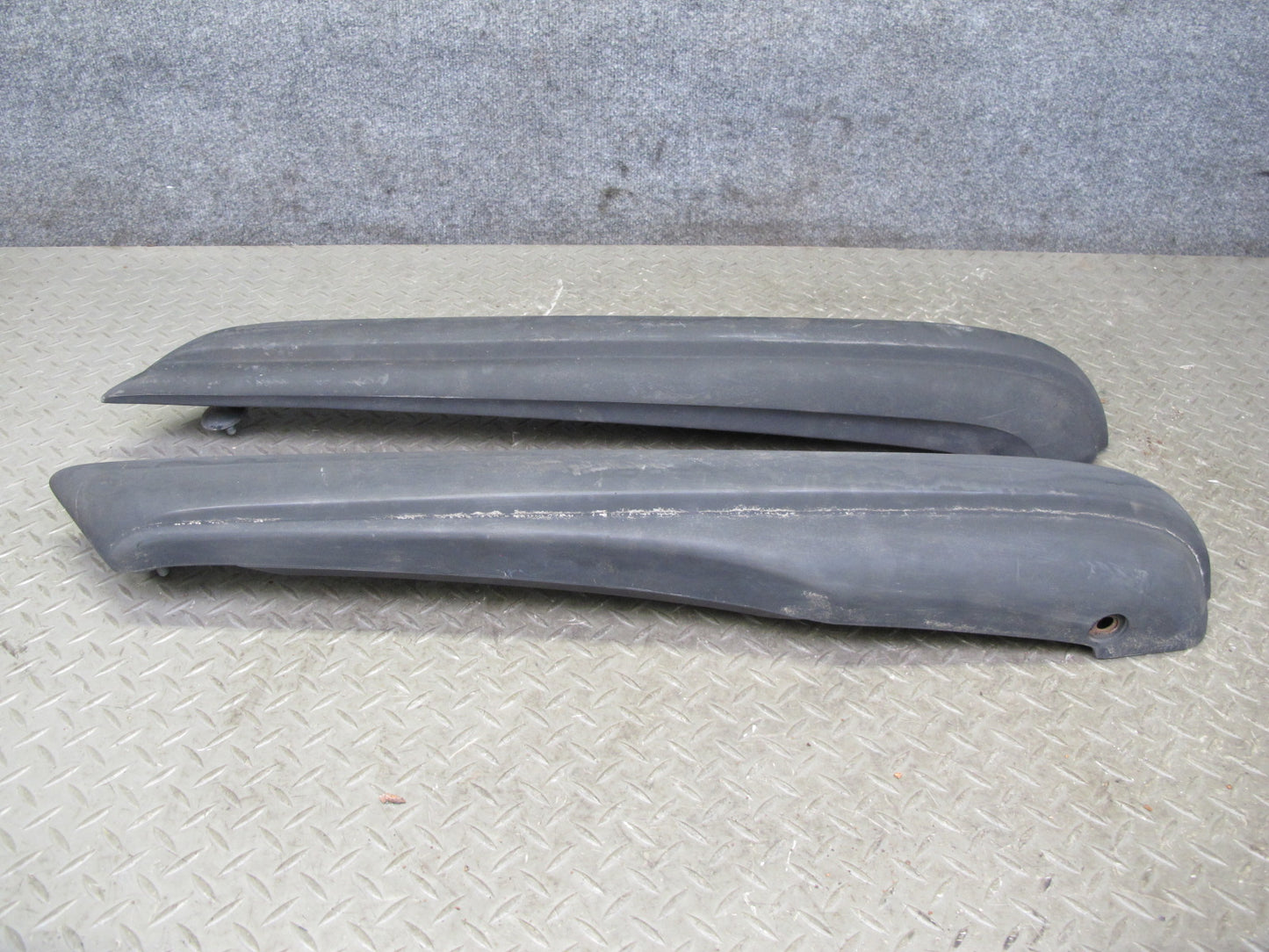 73-89 Mercedes R107 Rear Bumper Left & Right Extension Rubber END Pad OEM