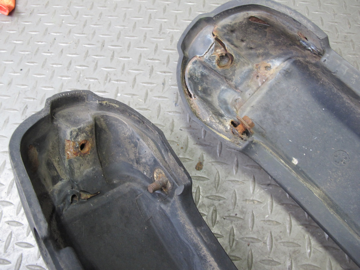73-89 Mercedes R107 Rear Bumper Left & Right Extension Rubber END Pad OEM
