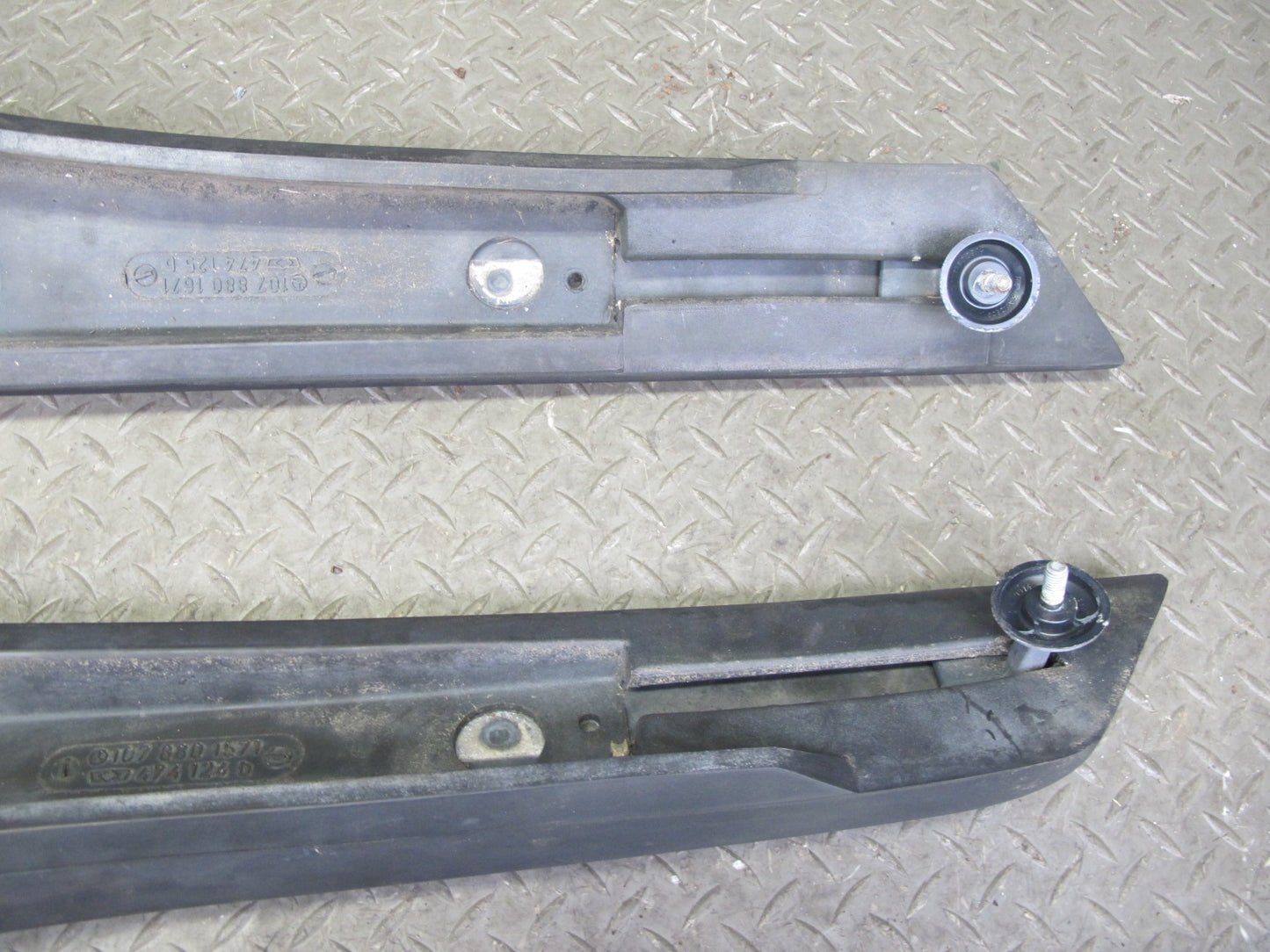 73-89 Mercedes R107 Rear Bumper Left & Right Extension Rubber END Pad OEM