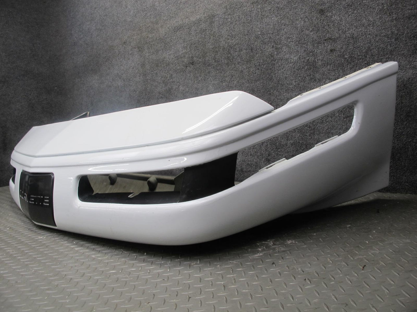 91-96 Chevrolet Corvette C4 Front Bumper Cover w Nameplate Cover White OEM