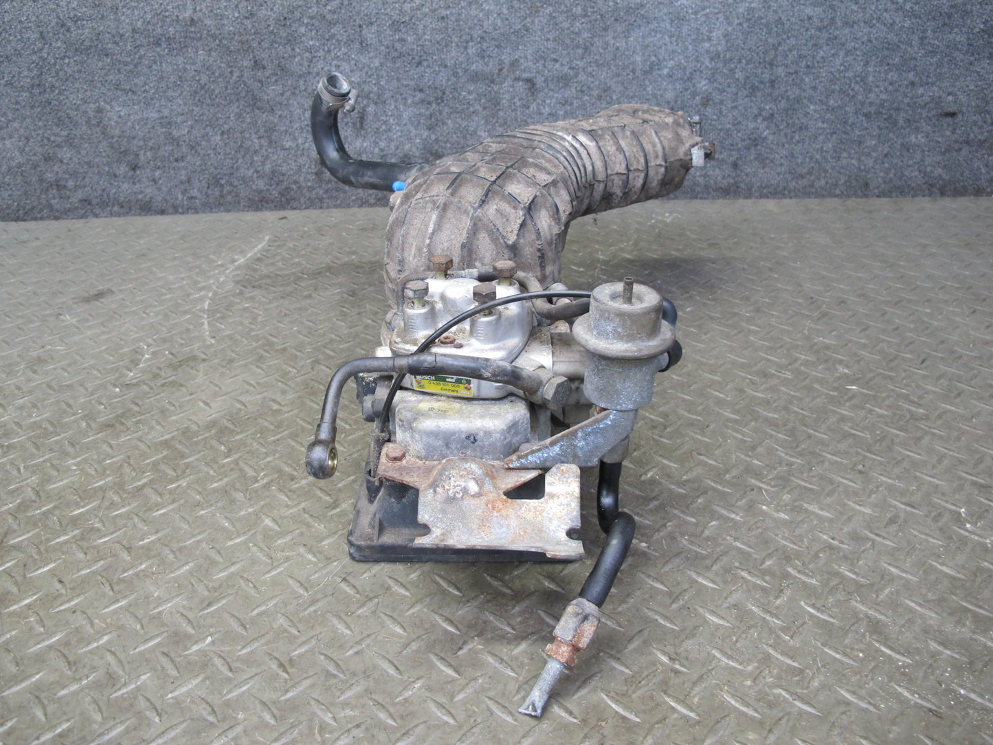 87-88 VW Scirocco 1.8L L4 PL Fuel Injection Distributor Throttle Assy OEM