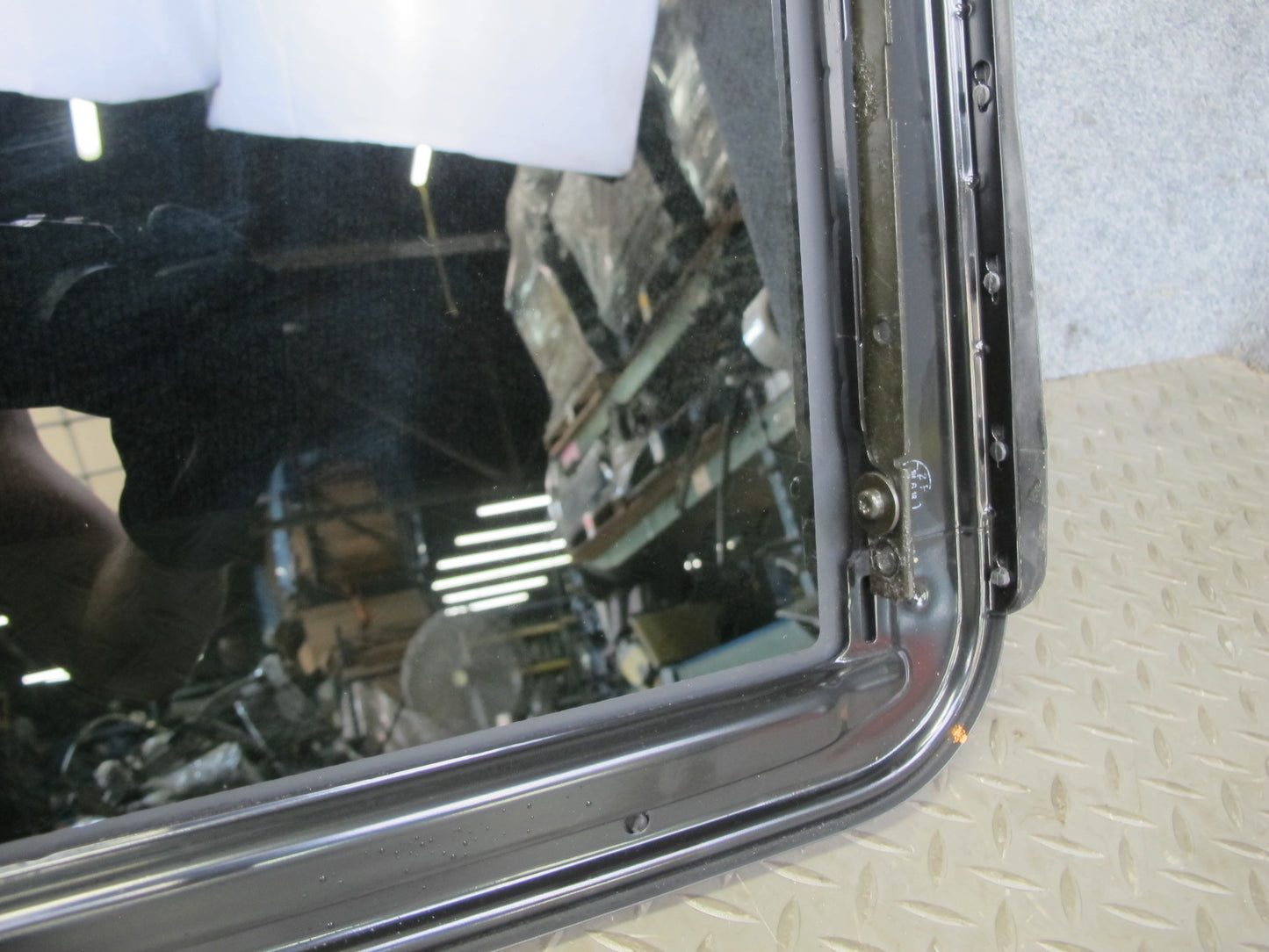 01-06 Lexus UCF30L LS430 Sunroof Glass Window Panel OEM