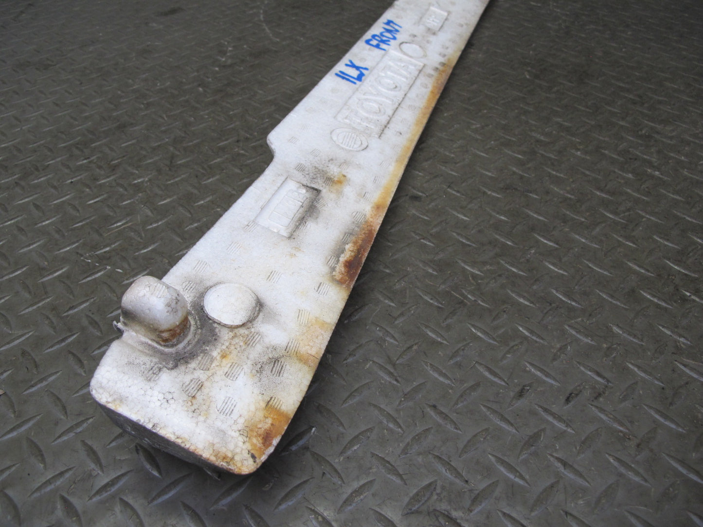 1998-2002 Lexus J100 LX470 Front Bumper Reinforcement Impact Absorber Foam