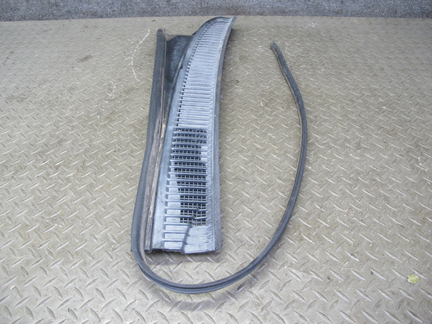 1998-2007 Lexus J100 LX470 Front Windshield Left & Right Vent Cowl Seal Set