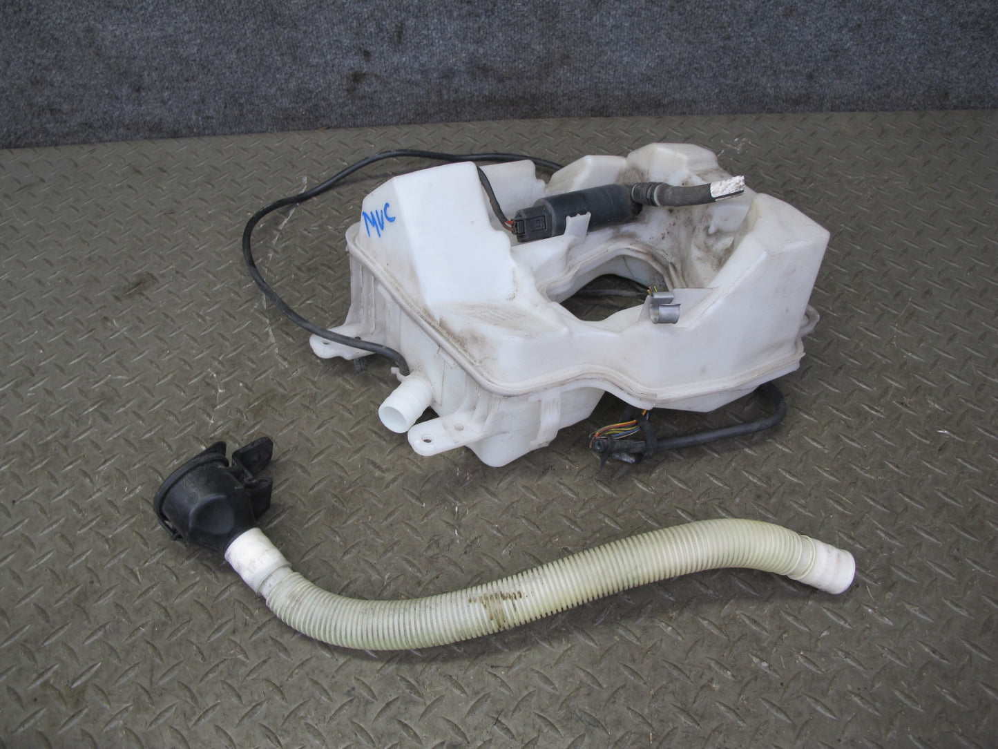 11-15 Mini Cooper R60 R61 Countryman Windshield Washer Reservoir w Pump OEM