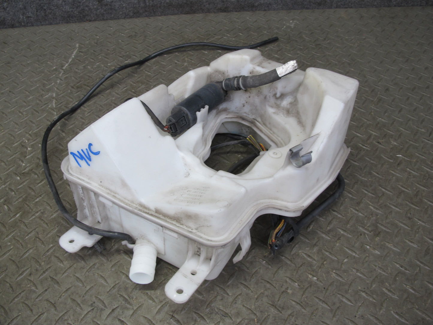 11-15 Mini Cooper R60 R61 Countryman Windshield Washer Reservoir w Pump OEM