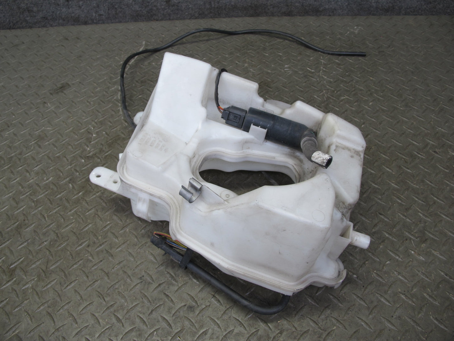 11-15 Mini Cooper R60 R61 Countryman Windshield Washer Reservoir w Pump OEM
