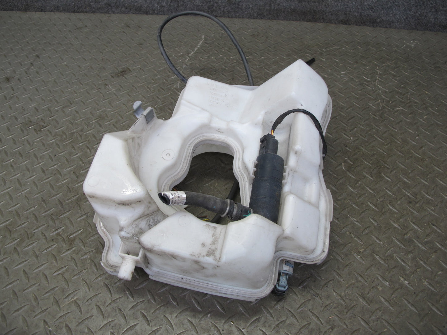 11-15 Mini Cooper R60 R61 Countryman Windshield Washer Reservoir w Pump OEM