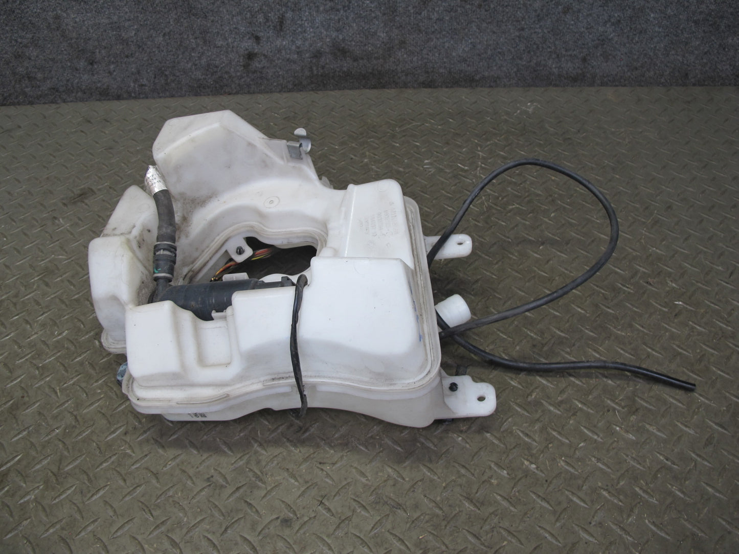 11-15 Mini Cooper R60 R61 Countryman Windshield Washer Reservoir w Pump OEM