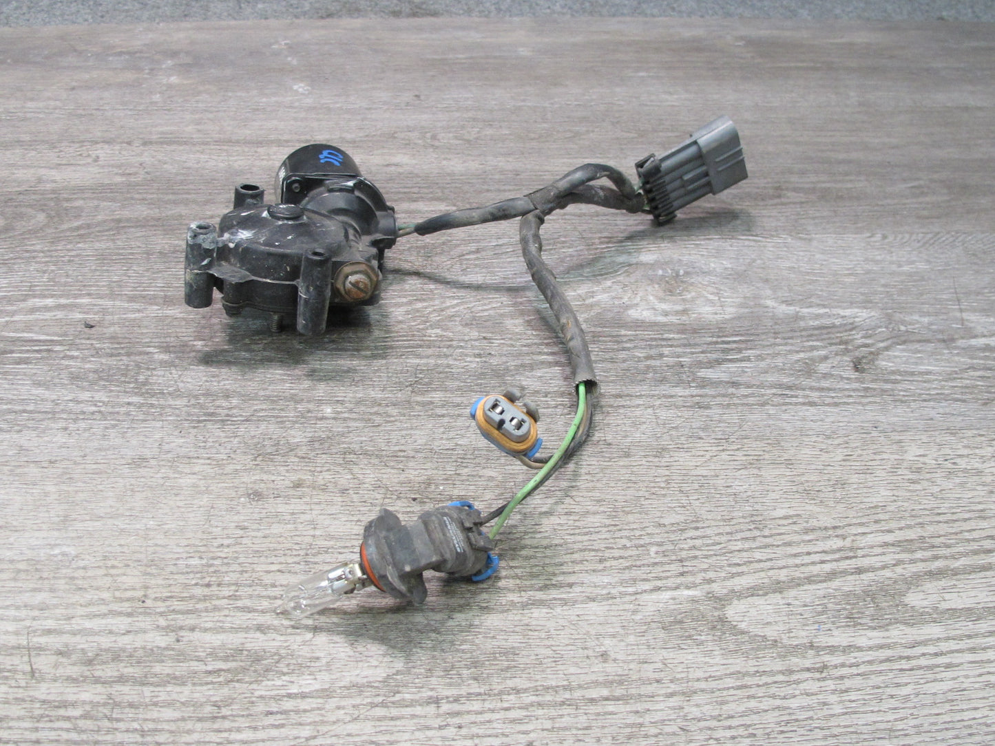 97-99 Chevrolet Corvette C5 Front Left Driver Side Headlight Motor 16523673 OEM