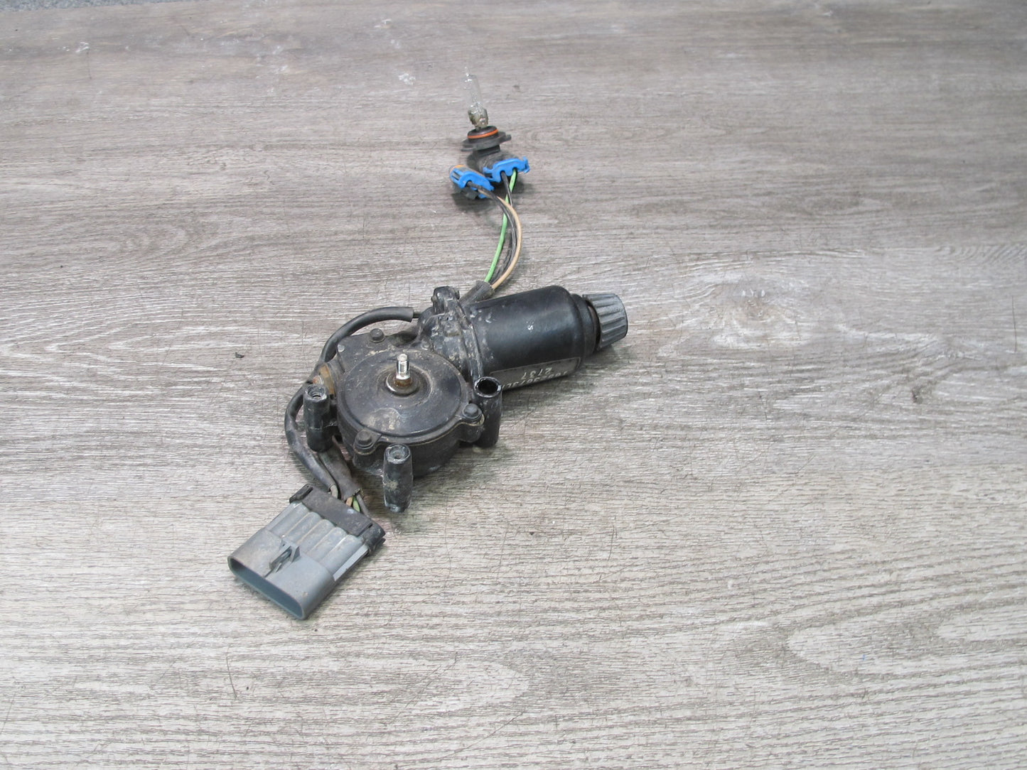 97-99 Chevrolet Corvette C5 Front Left Driver Side Headlight Motor 16523673 OEM
