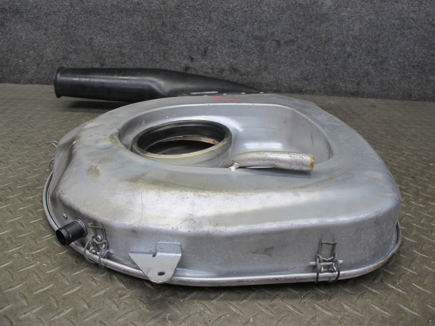 81-85 Mercedes R107 380SL Engine Air Intake Cleaner Filter Box Housing 51K OEM