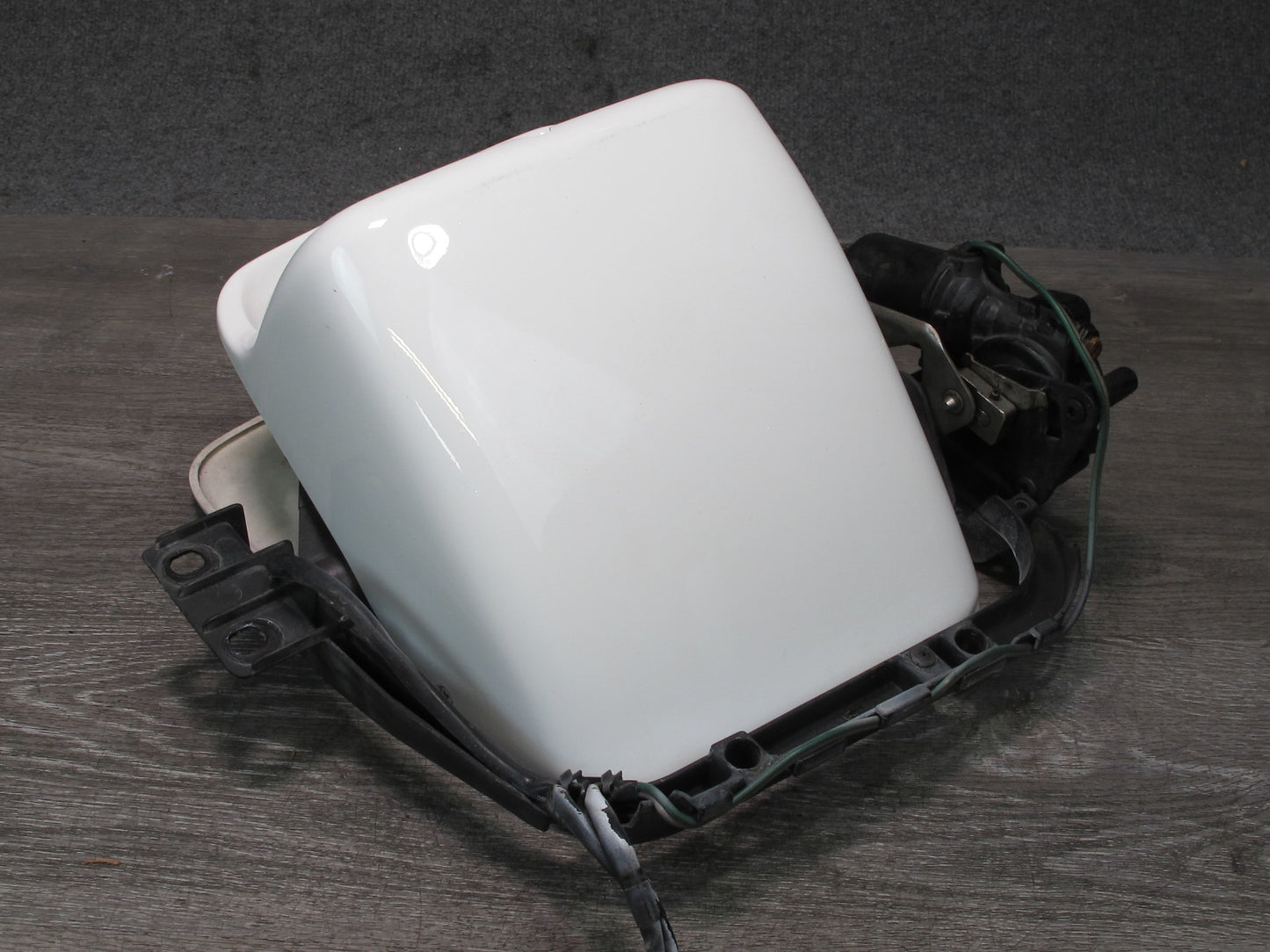 91-96 Chevrolet Corvette C4 Front Left POP UP Headlight Motor Cover Assy OEM