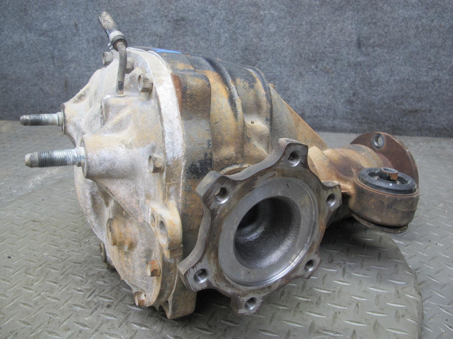 2011-2020 Infiniti QX56 QX80 5.6L RWD Rear Differential Axle Carrier 2.937 Ratio