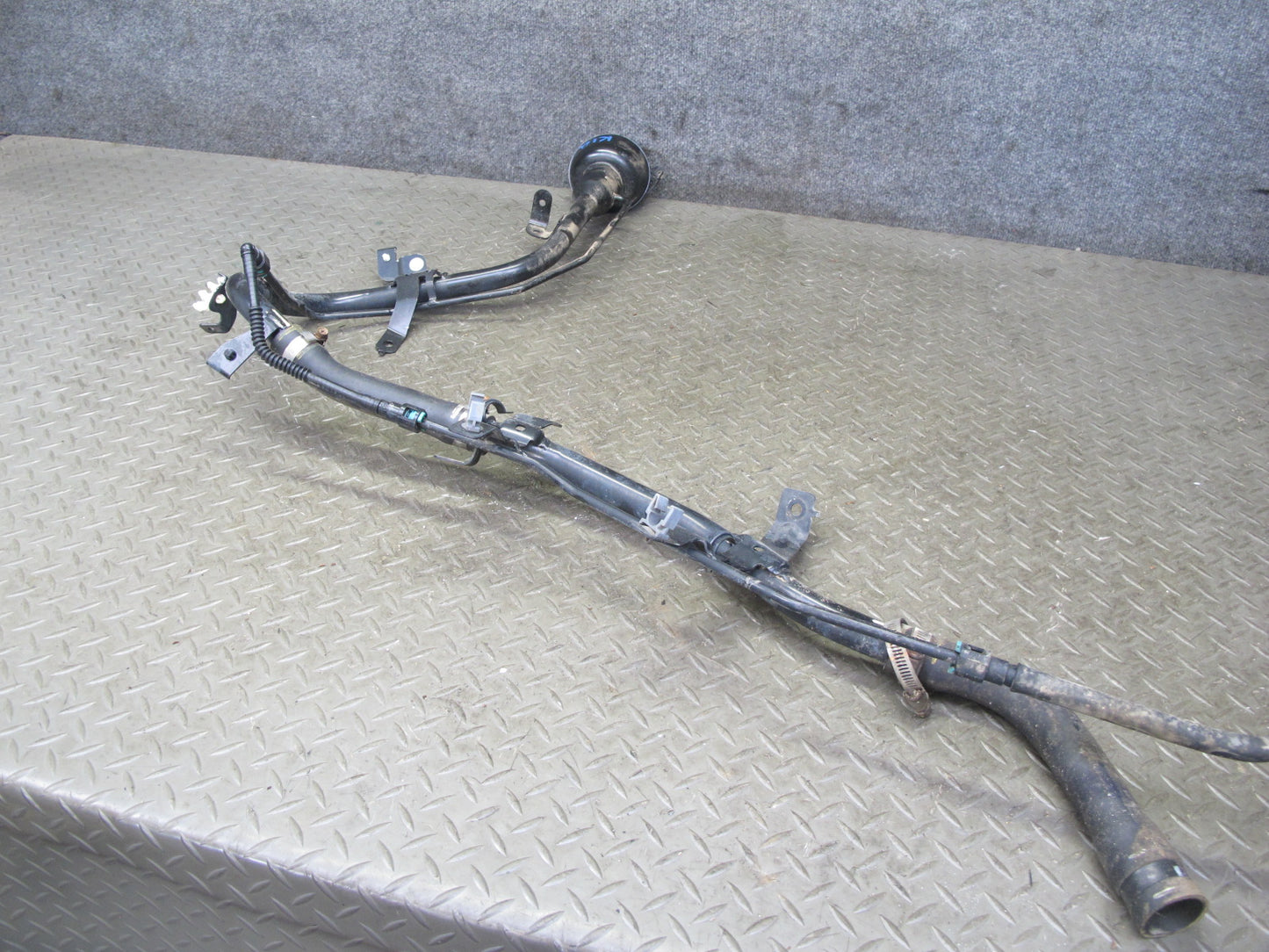 2011-2017 Infiniti QX56 QX80 Fuel Tank Gas Filler Neck Hose Tube Pipe