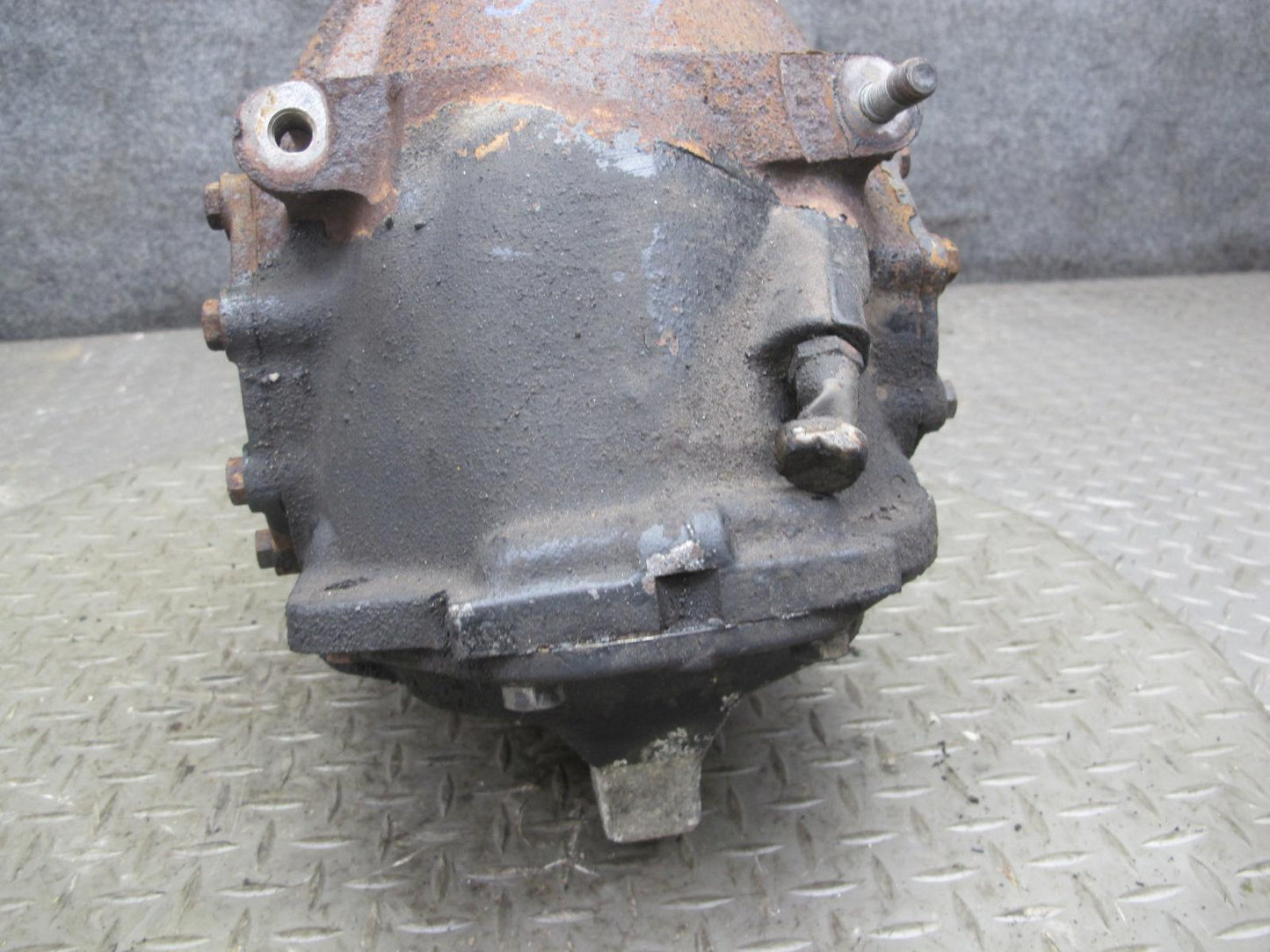 81-85 Mercedes R107 380SL Rear Differential Carrier 2.47 Ratio 51k Miles OEM