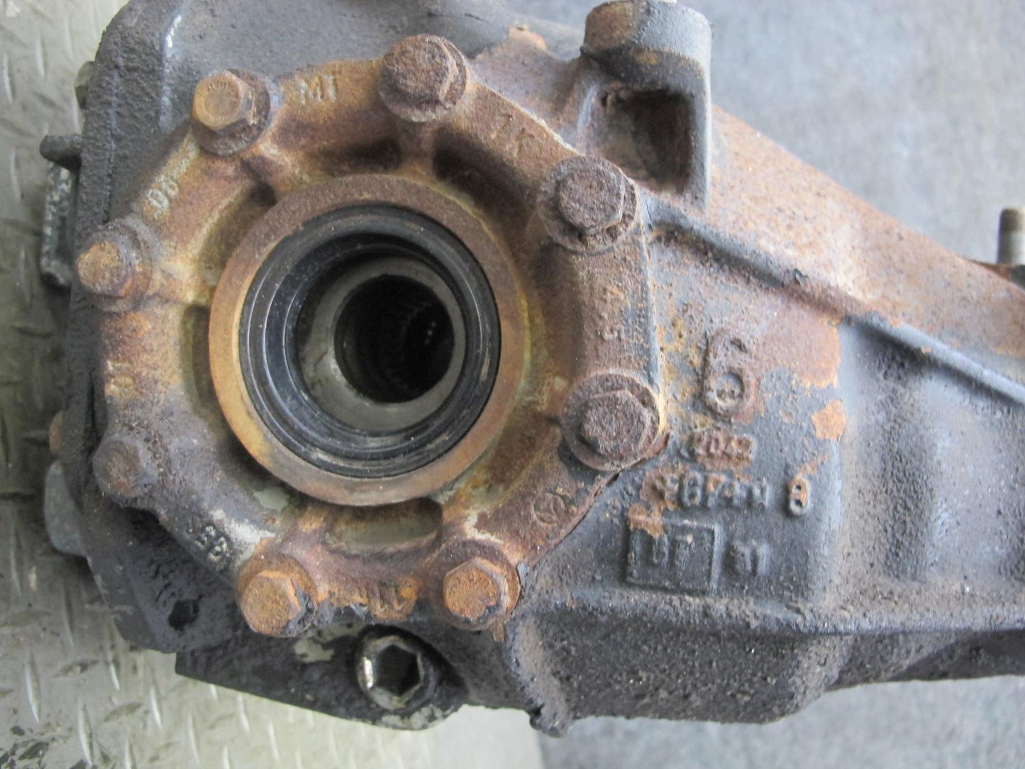 81-85 Mercedes R107 380SL Rear Differential Carrier 2.47 Ratio 51k Miles OEM