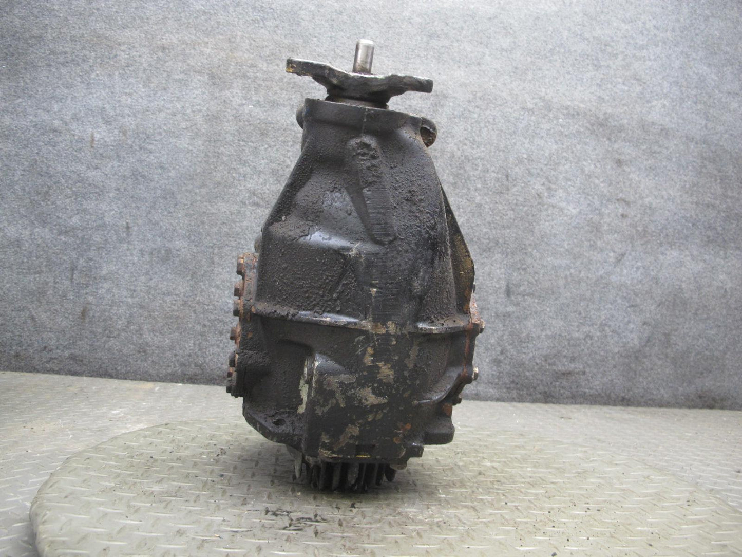 81-85 Mercedes R107 380SL Rear Differential Carrier 2.47 Ratio 51k Miles OEM