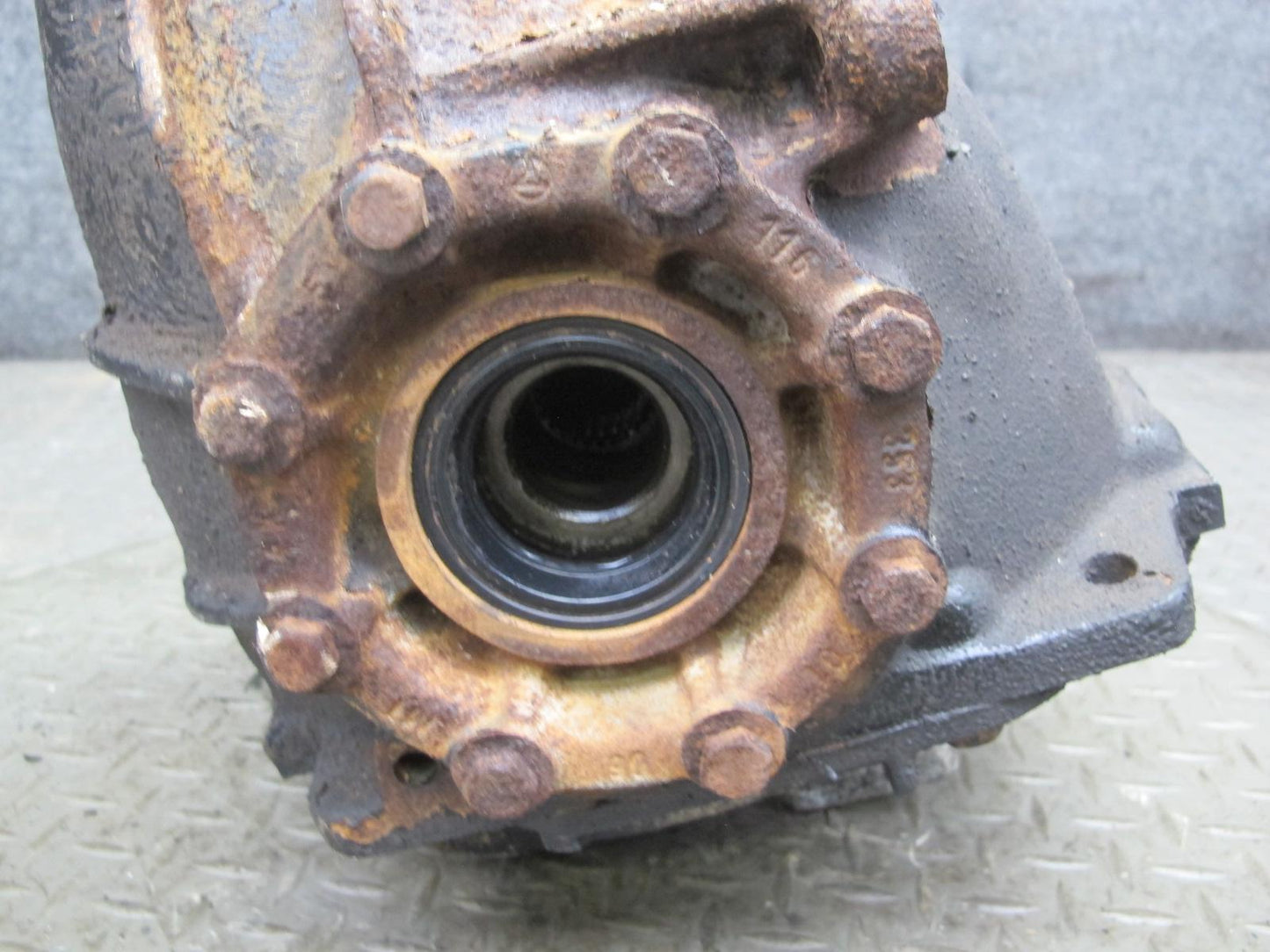 81-85 Mercedes R107 380SL Rear Differential Carrier 2.47 Ratio 51k Miles OEM