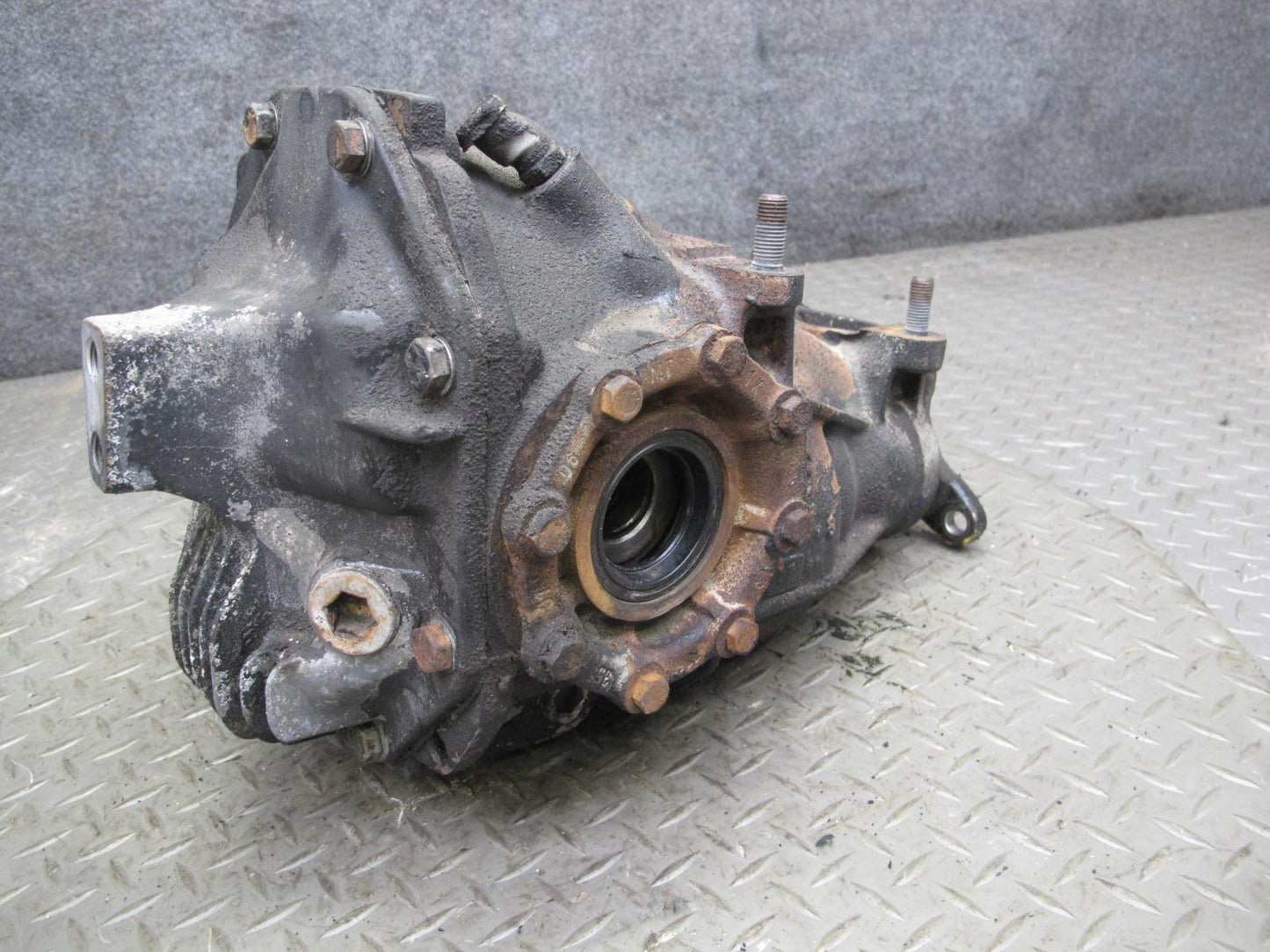 81-85 Mercedes R107 380SL Rear Differential Carrier 2.47 Ratio 51k Miles OEM