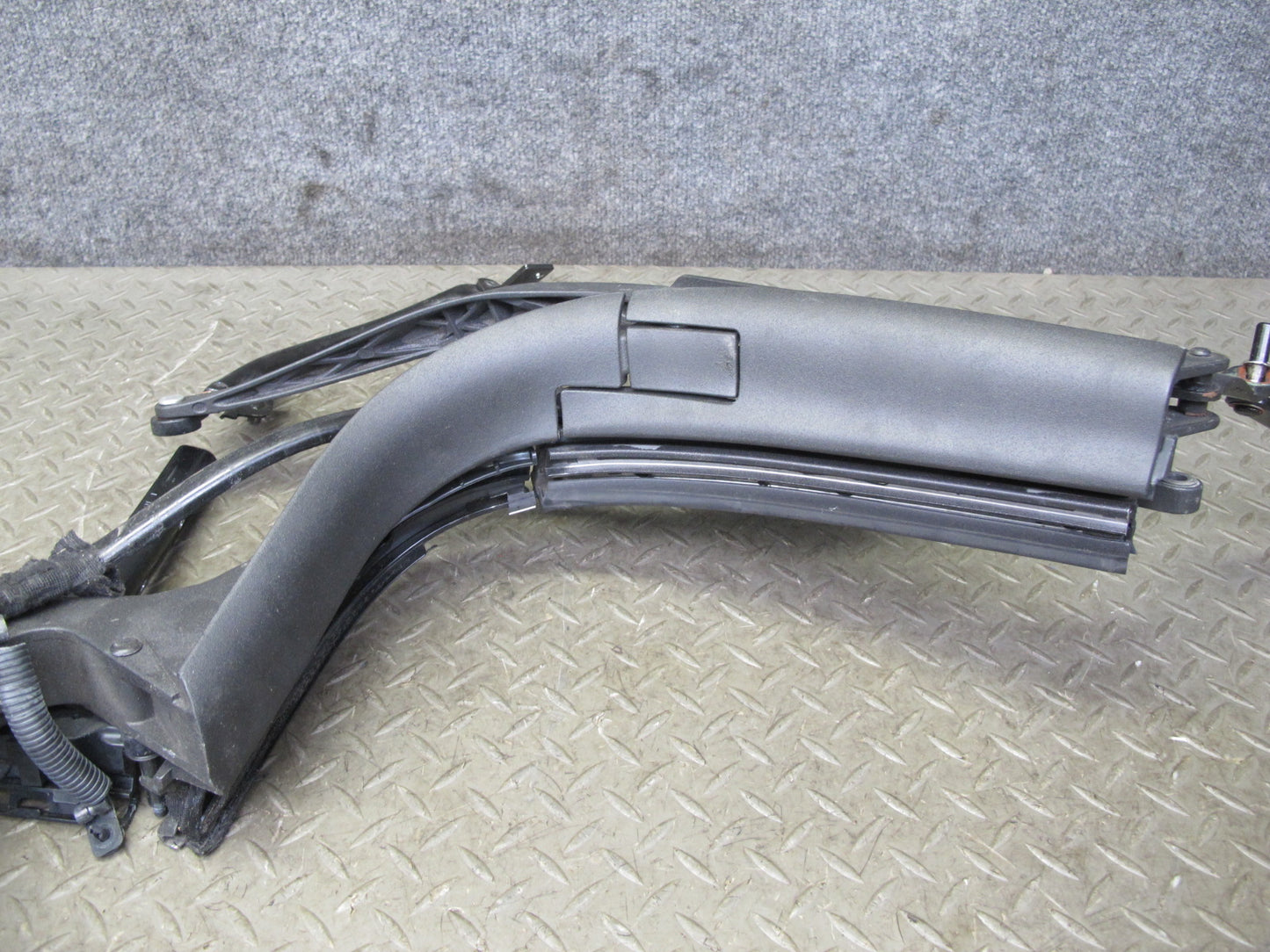 10-19 Nissan 370Z Z34 Convertible Left Soft TOP Roof Lift Hinge OEM