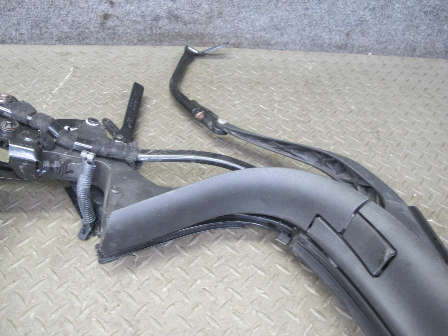 10-19 Nissan 370Z Z34 Convertible Left Soft TOP Roof Lift Hinge OEM