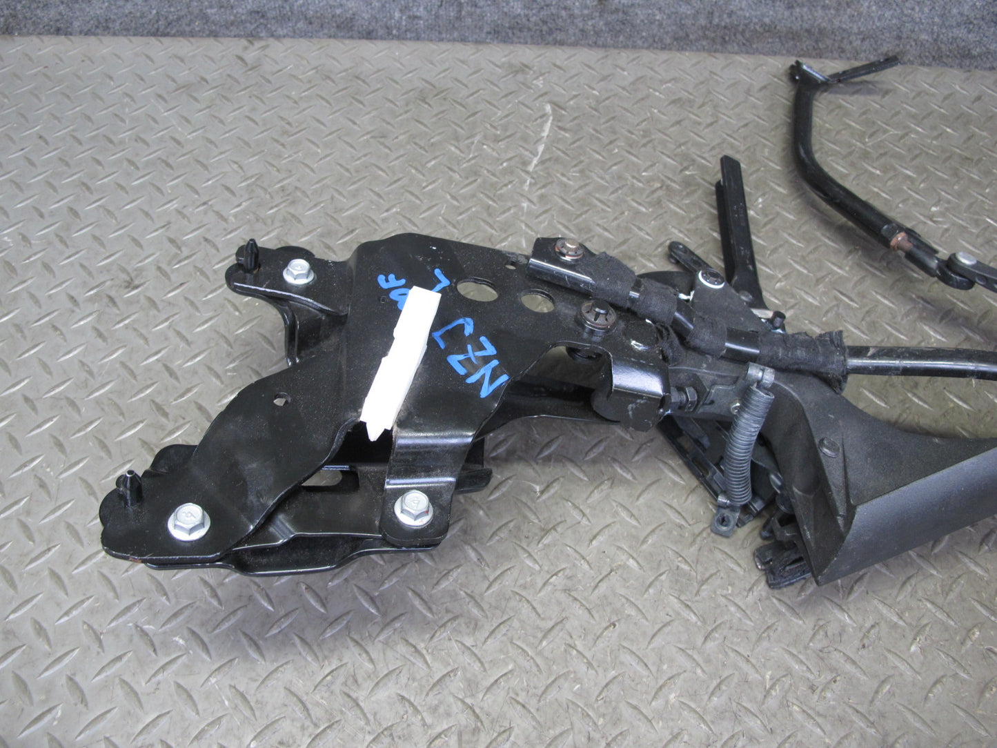 10-19 Nissan 370Z Z34 Convertible Left Soft TOP Roof Lift Hinge OEM