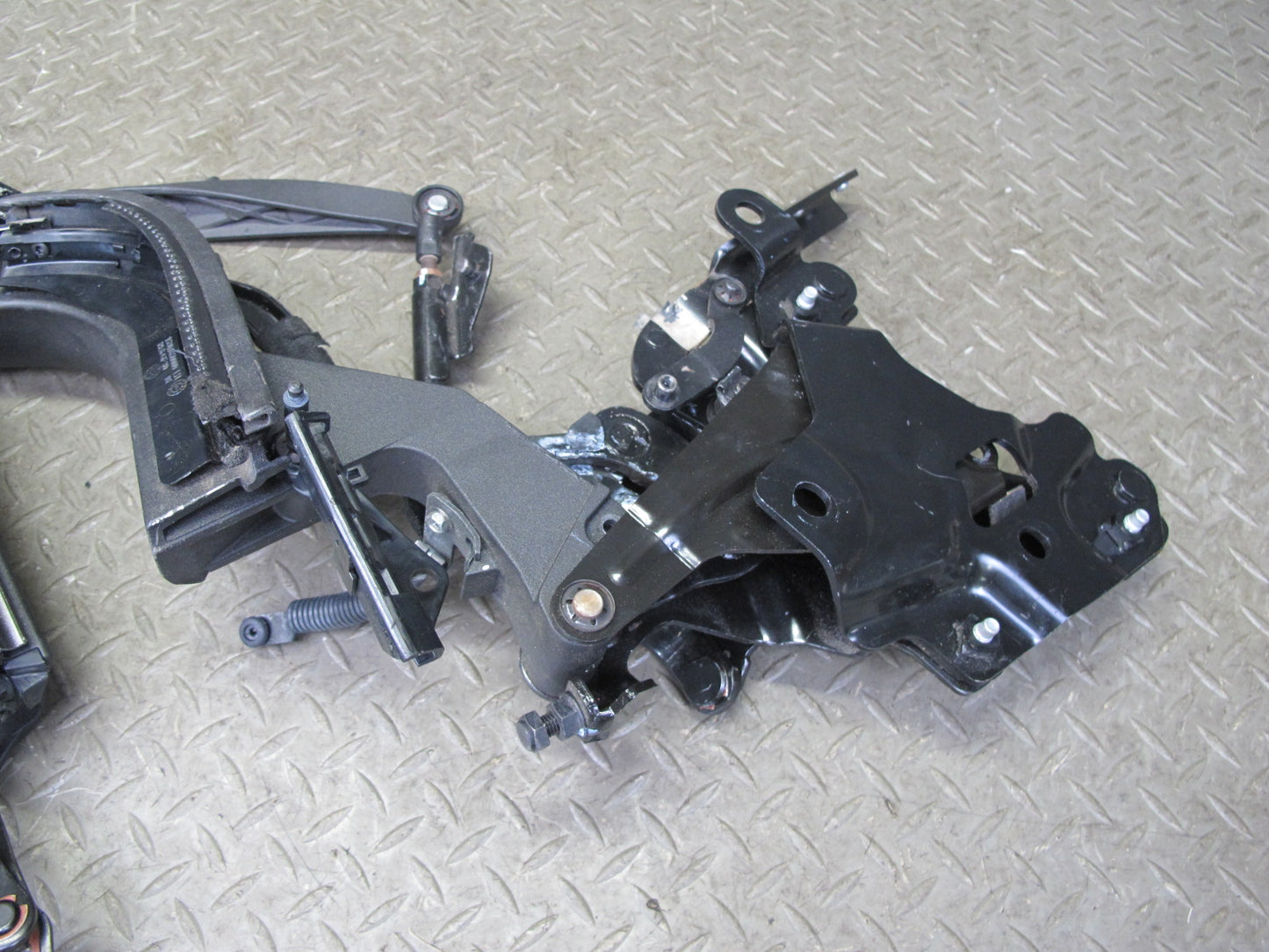 10-19 Nissan 370Z Z34 Convertible Left Soft TOP Roof Lift Hinge OEM