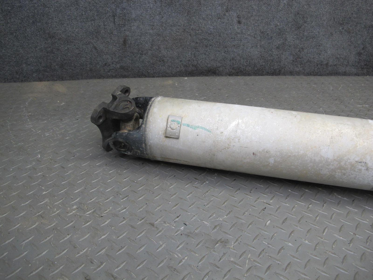 2011-2020 Infiniti QX56 QX80 RWD Rear Driveshaft Shaft Propeller