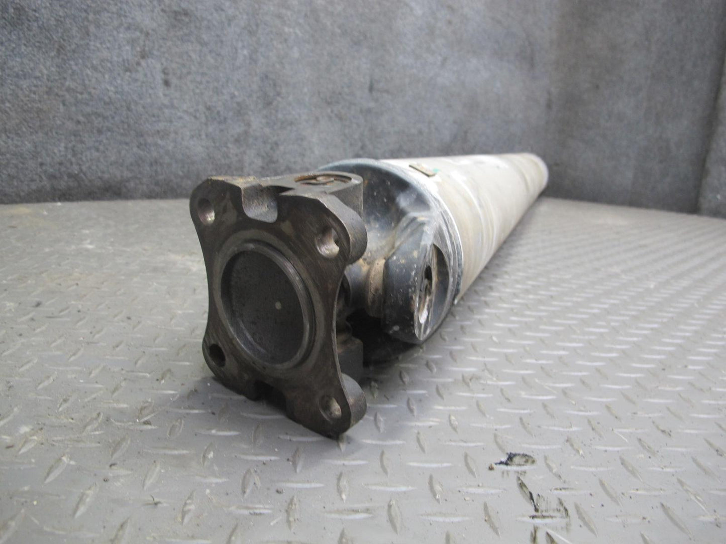 2011-2020 Infiniti QX56 QX80 RWD Rear Driveshaft Shaft Propeller