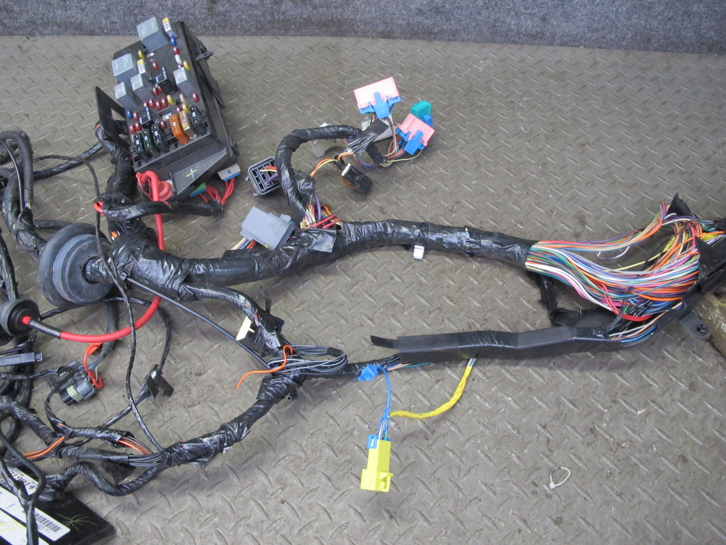 1998 Chevrolet Corvette C5 Hatch A/T Interior Wire Wiring Harness w Fuse Box OEM