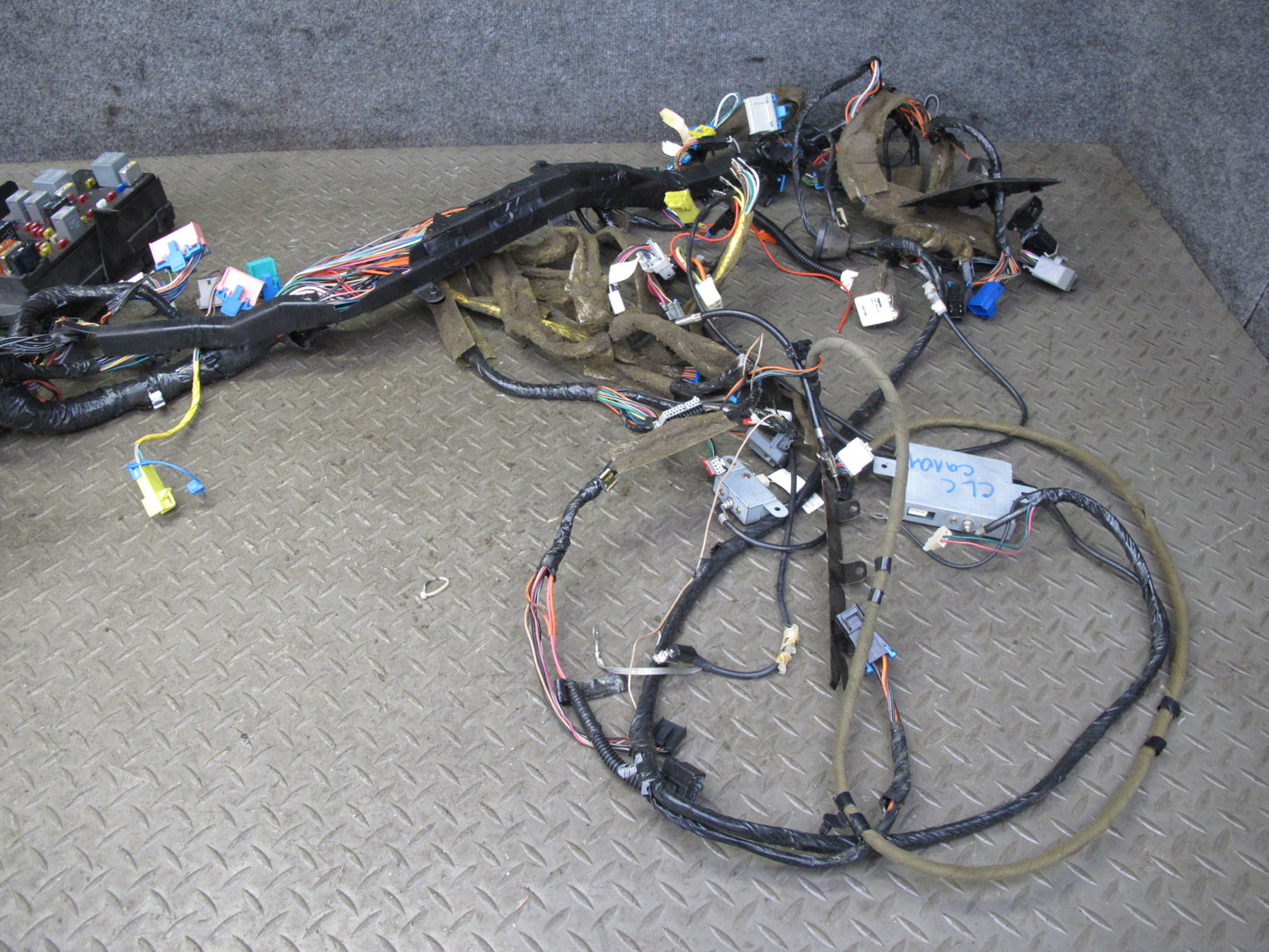 1998 Chevrolet Corvette C5 Hatch A/T Interior Wire Wiring Harness w Fuse Box OEM