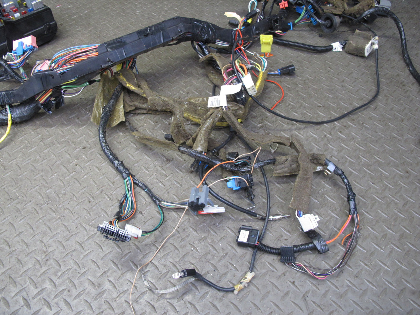 1998 Chevrolet Corvette C5 Hatch A/T Interior Wire Wiring Harness w Fuse Box OEM