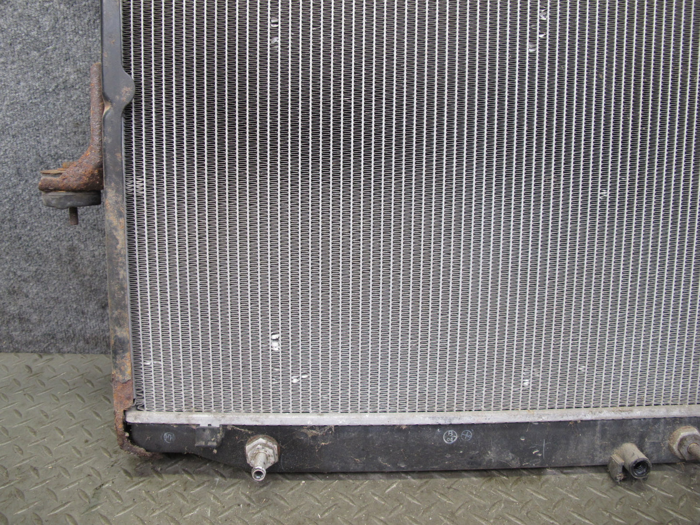 1998-2002 Lexus J100 LX470 4.7L Engine Motor Cooling Radiator