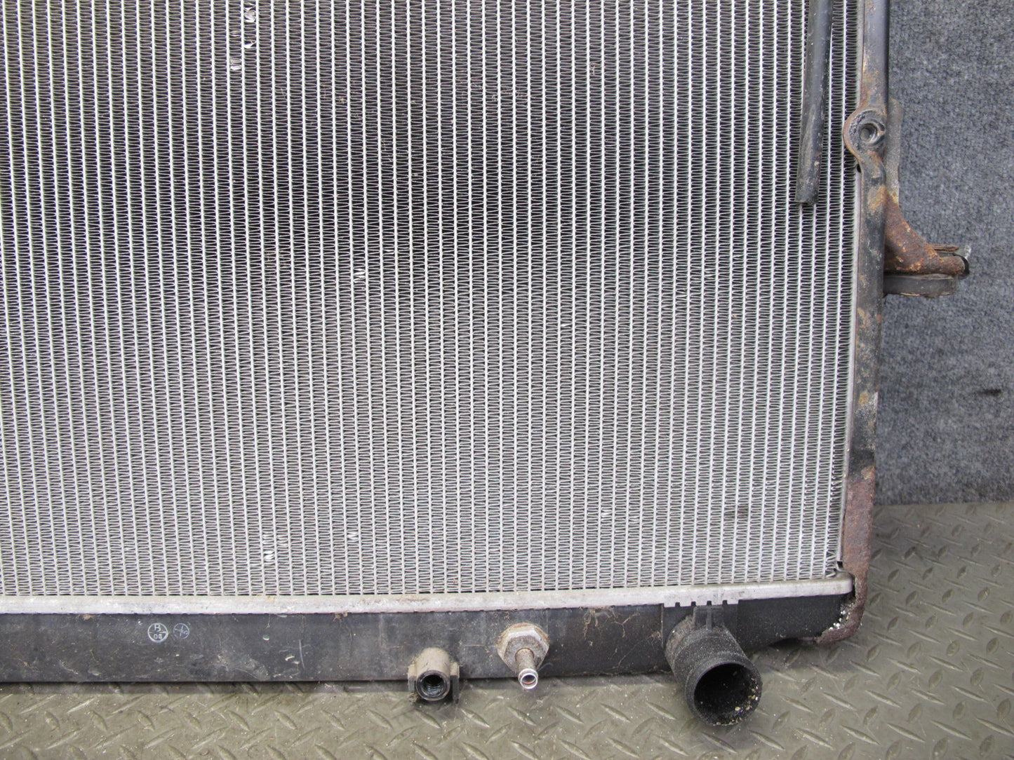 1998-2002 Lexus J100 LX470 4.7L Engine Motor Cooling Radiator
