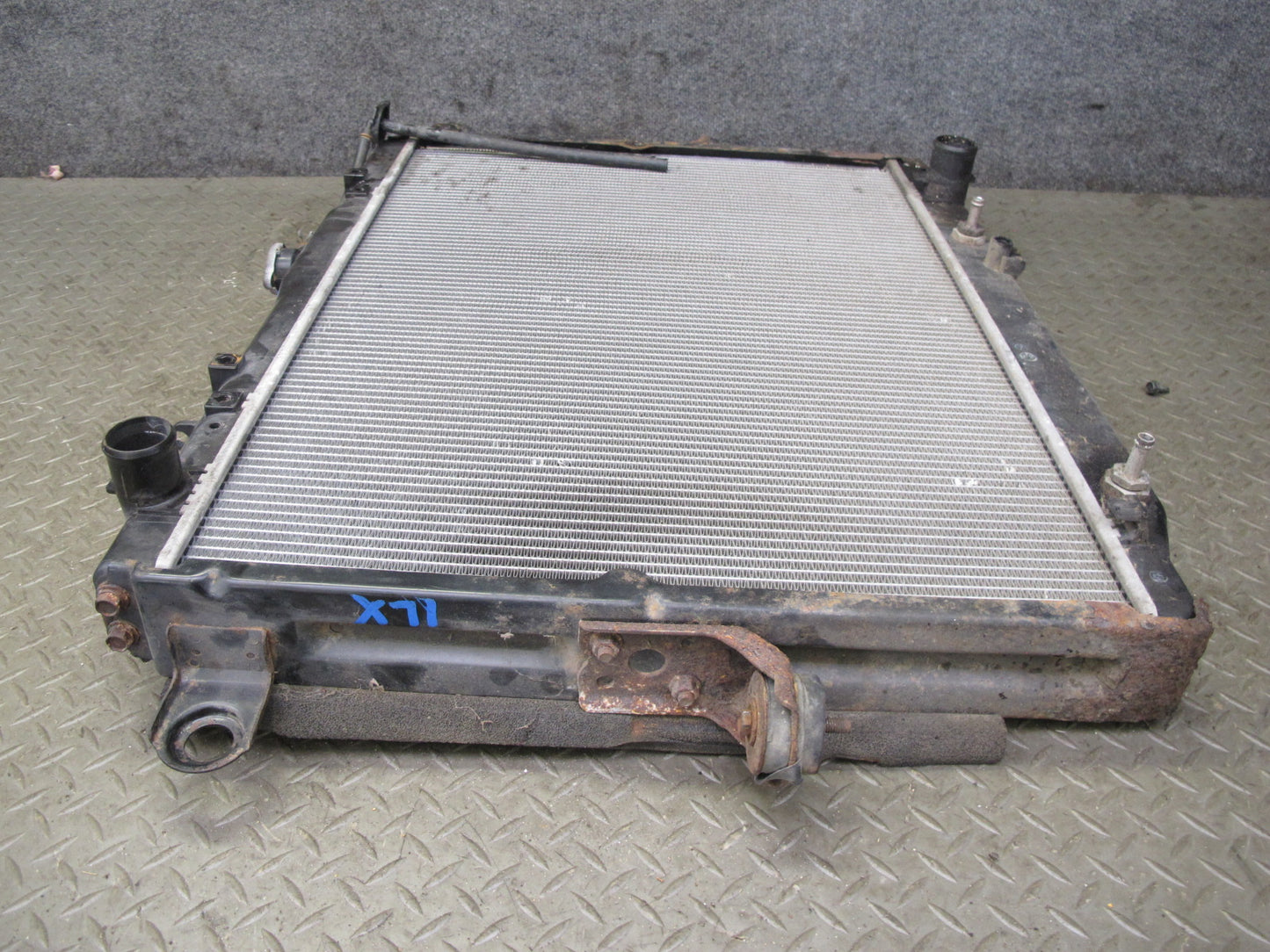 1998-2002 Lexus J100 LX470 4.7L Engine Motor Cooling Radiator