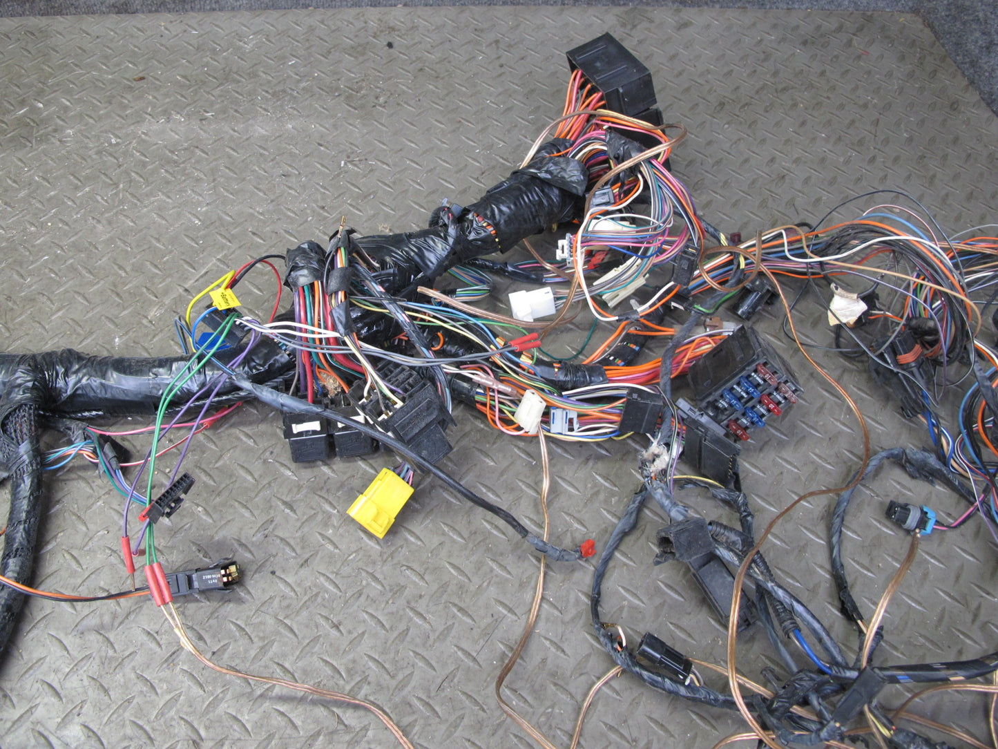 1991 Chevrolet Corvette C4 Coupe A/T Dash Wire Wiring Harness w Fuse Box OEM