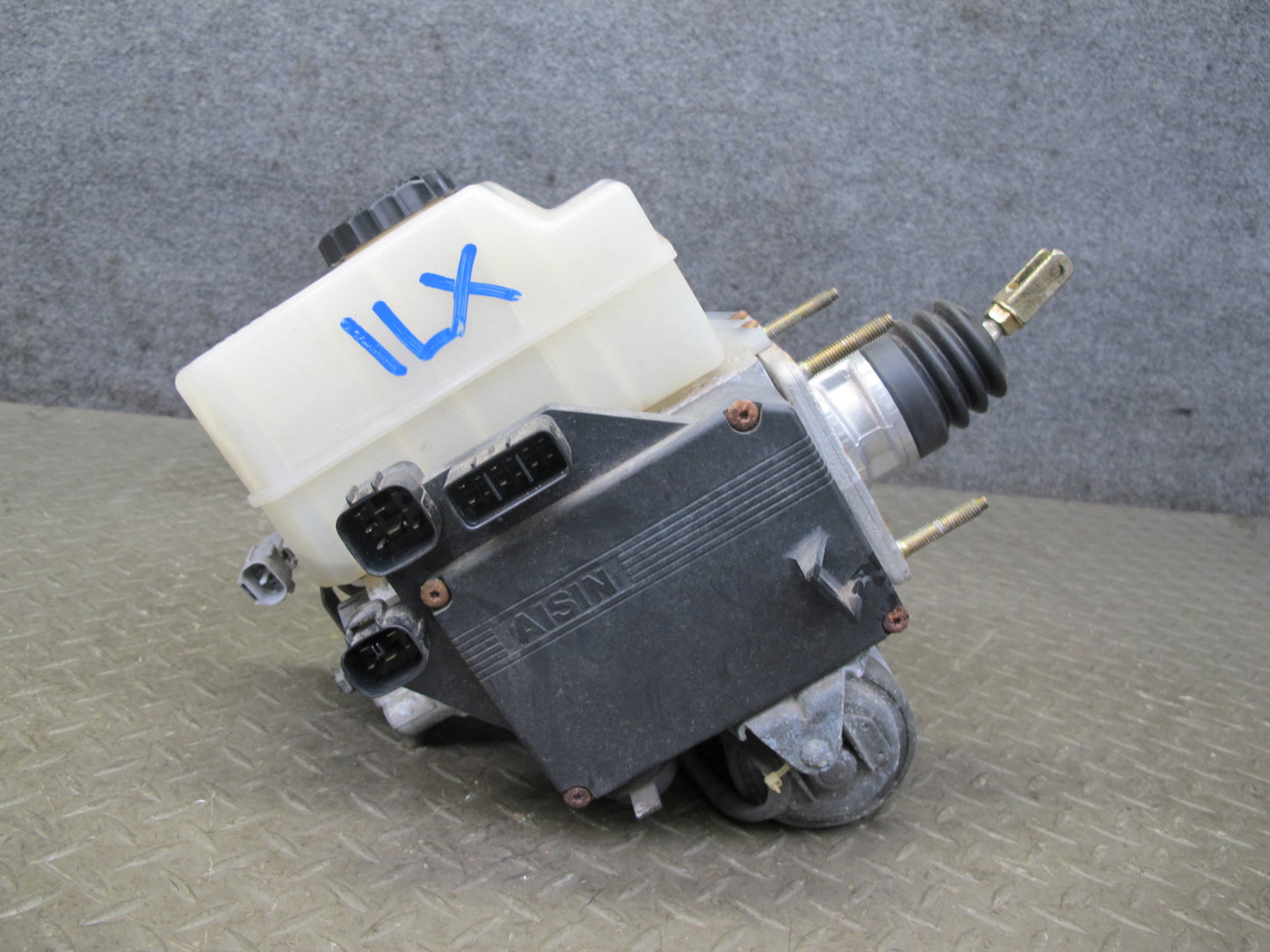 2000-2002 Lexus J100 LX470 ABS Pump Brake Master Cylinder Assembly