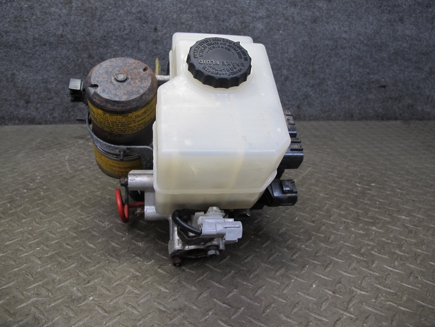 2000-2002 Lexus J100 LX470 ABS Pump Brake Master Cylinder Assembly