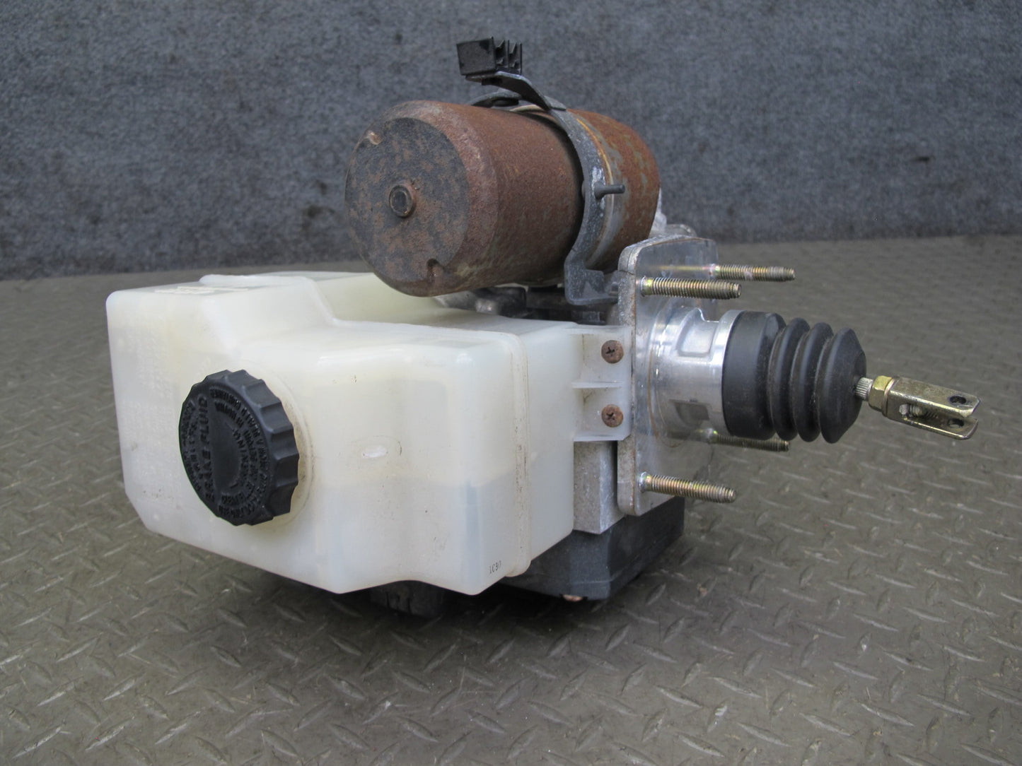 2000-2002 Lexus J100 LX470 ABS Pump Brake Master Cylinder Assembly