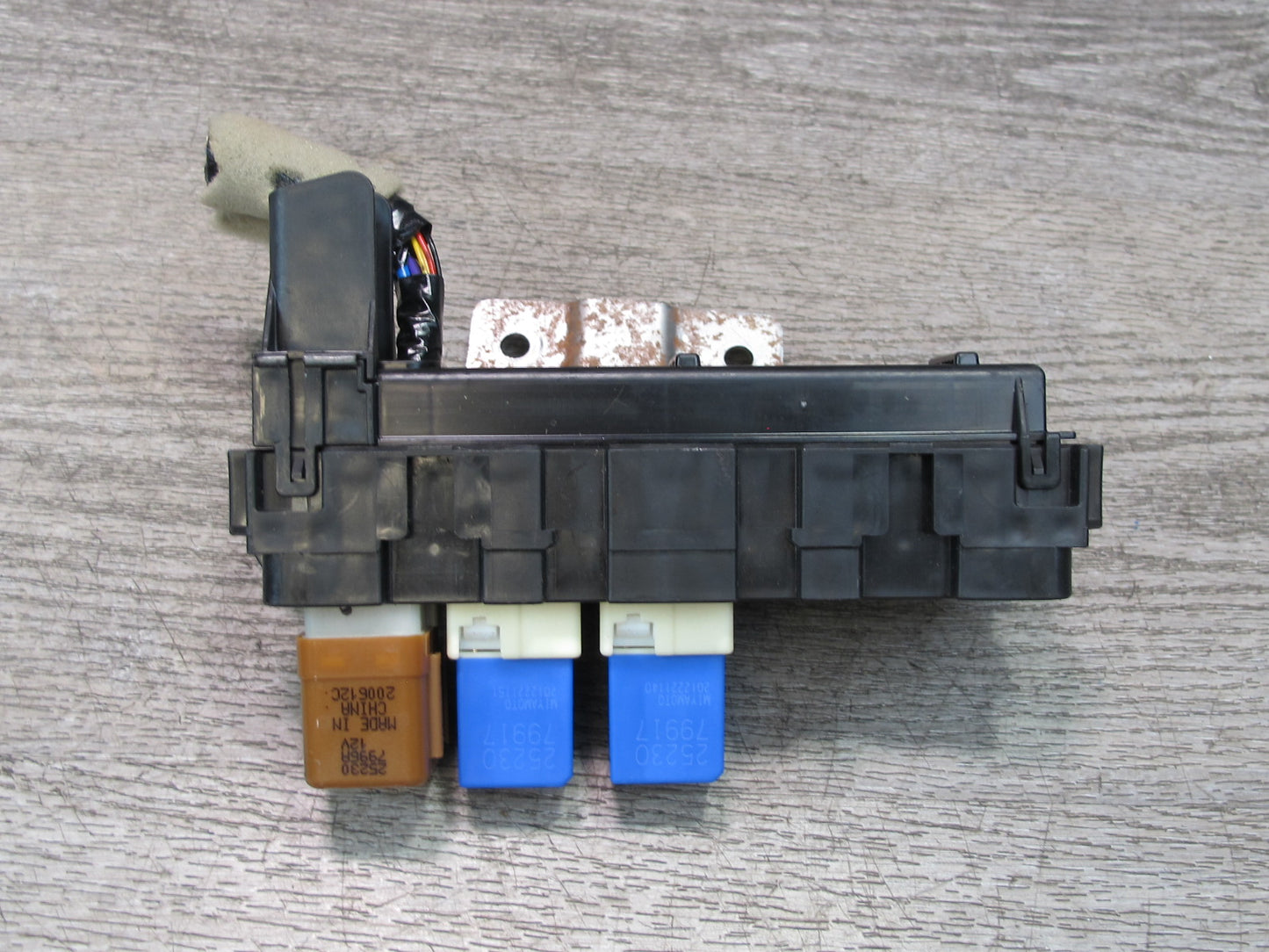 2014-2017 Infiniti QX60 2.5L Hybrid Fuse Relay Box Module 24382-EG002