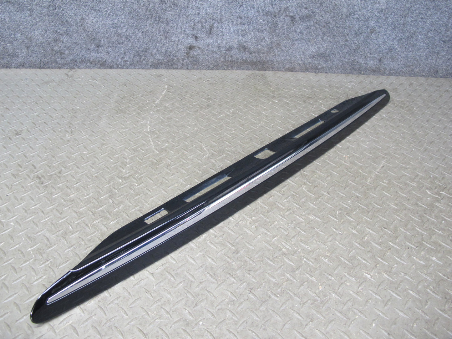 04-06 Lexus UCF30L LS430 Rear Trunk License Light Trim Molding Cover Panel OEM