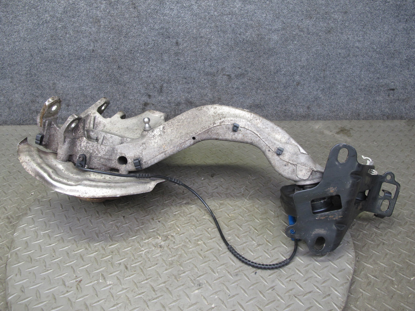 11-15 Mini Cooper R60 R61 AWD Rear Right Knuckle Wheel Hub Trailing Arm OEM