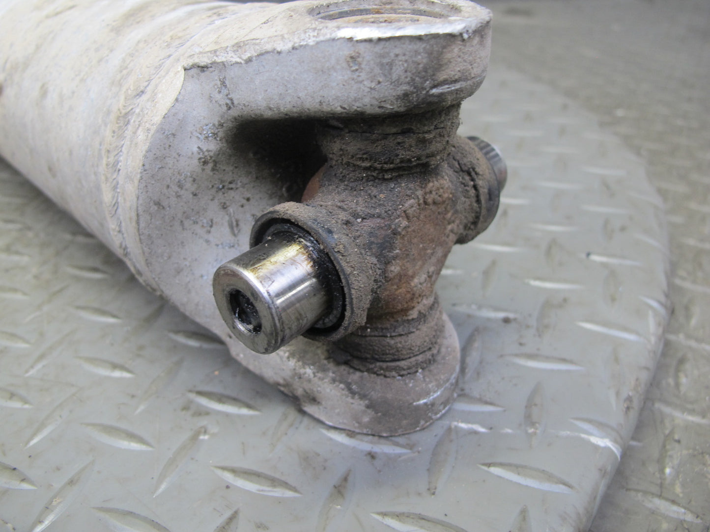 84-96 Chevrolet Corvette C4 A/T Rear Left or Right Half Axle Shaft OEM