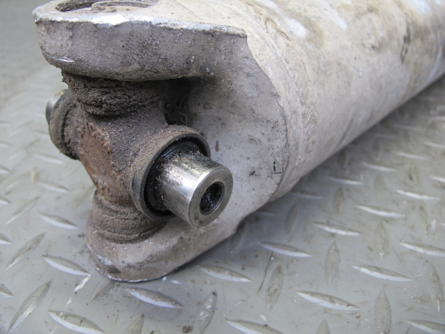 84-96 Chevrolet Corvette C4 A/T Rear Left or Right Half Axle Shaft OEM