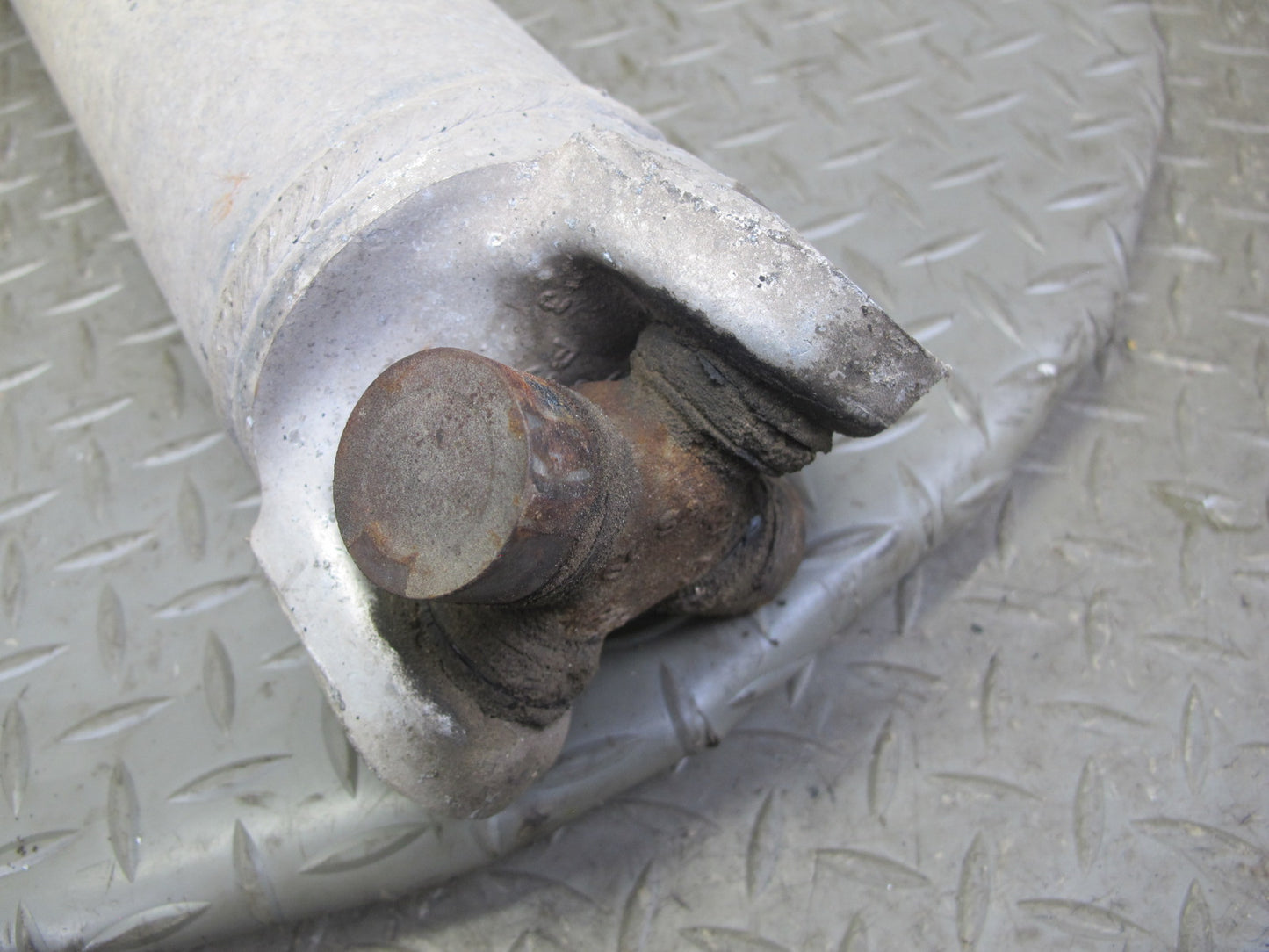 84-96 Chevrolet Corvette C4 A/T Rear Left or Right Half Axle Shaft OEM