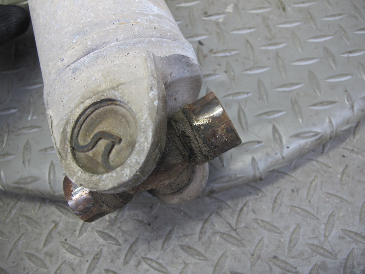 84-96 Chevrolet Corvette C4 A/T Rear Left or Right Half Axle Shaft OEM