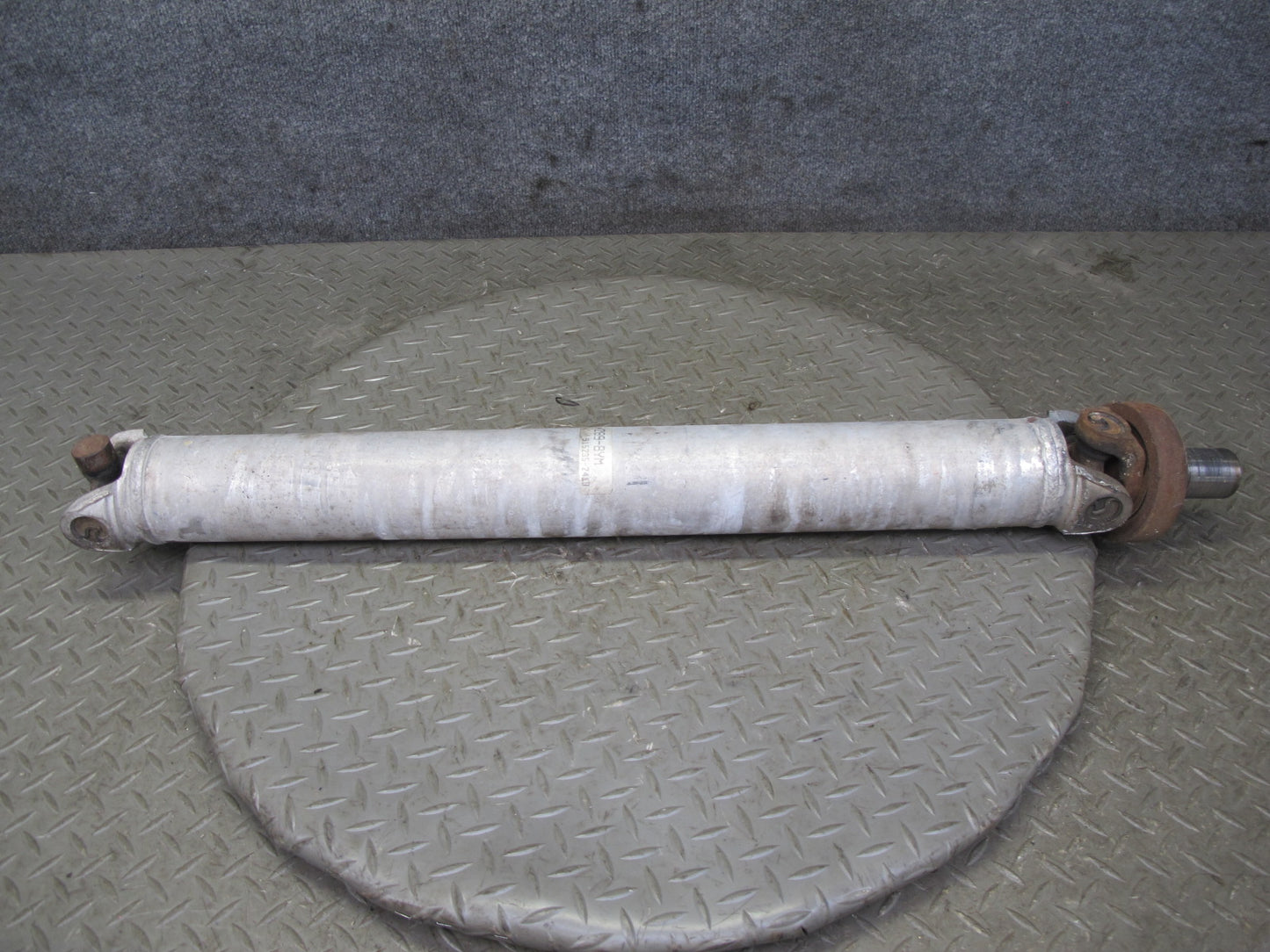 84-96 Chevrolet Corvette C4 A/T Rear Driveshaft Drive Shaft 10054289 OEM